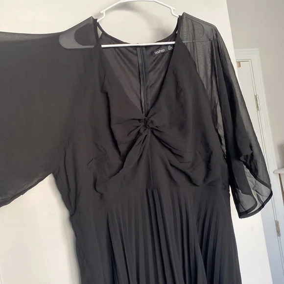 PLUS Black Midi Pleated Dress - Picture 2 of 4